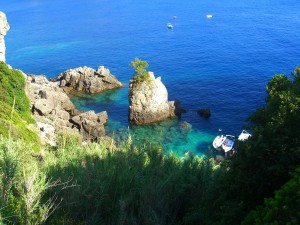 Türkisblaues Meer lädt zum baden und schnorcheln ein